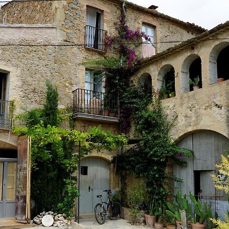 Can Tat, Loft In A Old Coach House Sant Jordi Desvalls エクステリア 写真