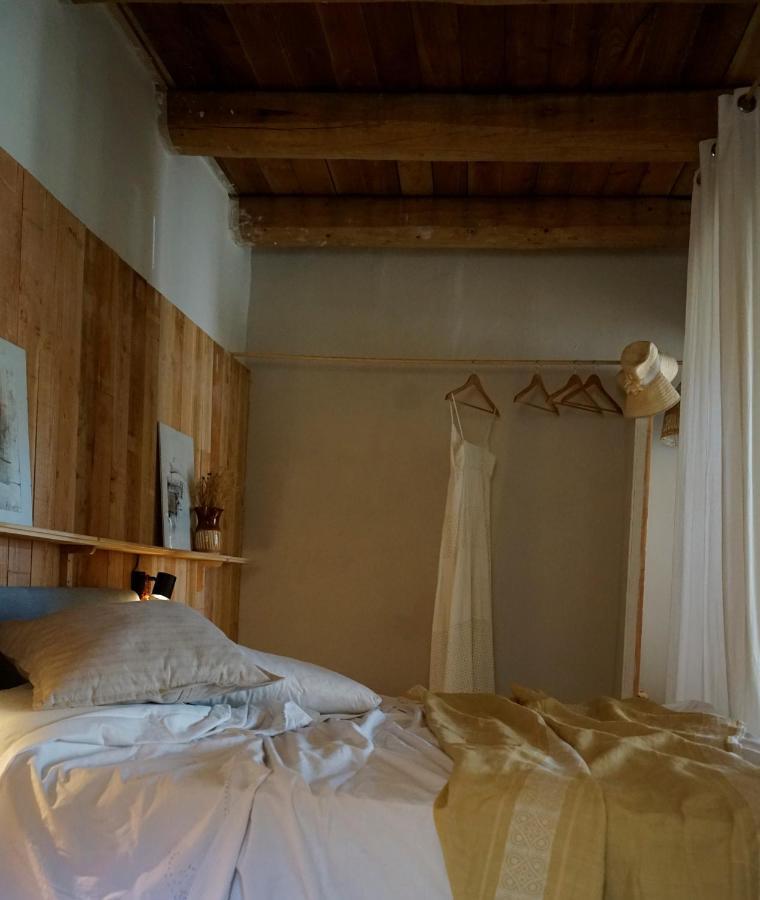 Can Tat, Loft In A Old Coach House Sant Jordi Desvalls エクステリア 写真