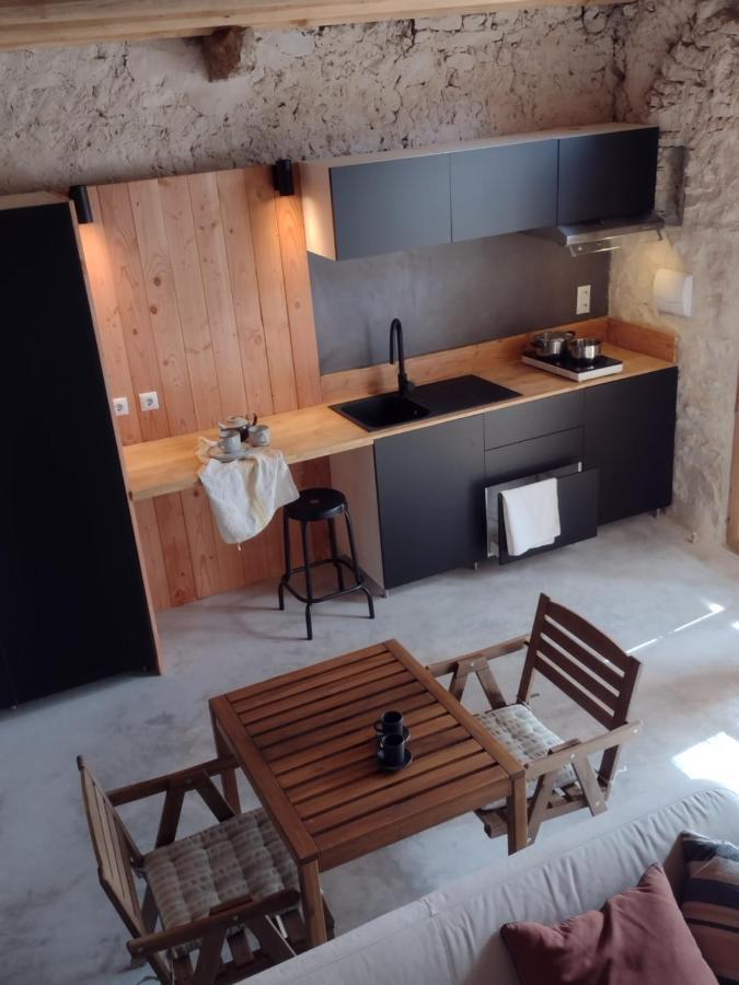 Can Tat, Loft In A Old Coach House Sant Jordi Desvalls エクステリア 写真