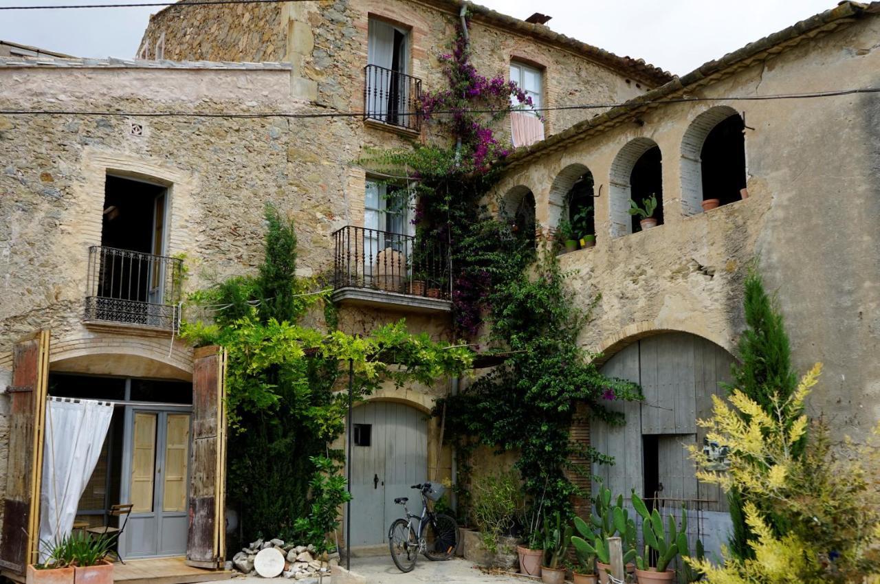 Can Tat, Loft In A Old Coach House Sant Jordi Desvalls エクステリア 写真