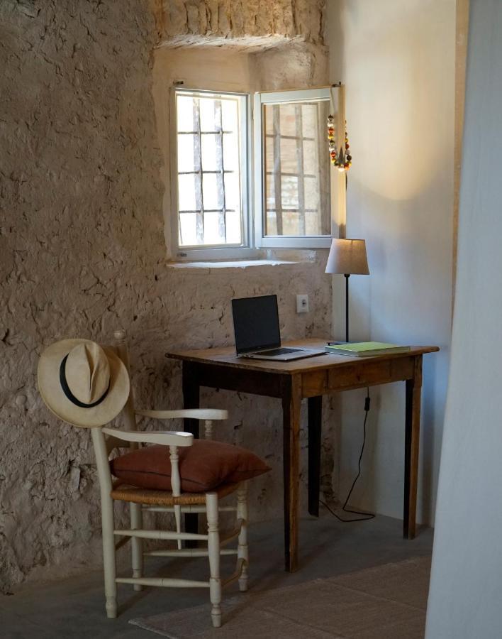 Can Tat, Loft In A Old Coach House Sant Jordi Desvalls エクステリア 写真