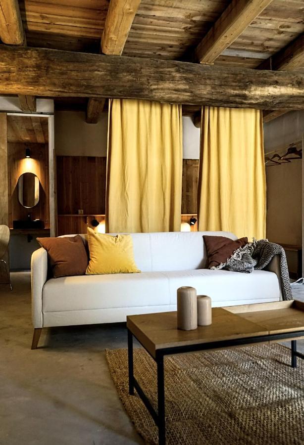 Can Tat, Loft In A Old Coach House Sant Jordi Desvalls エクステリア 写真